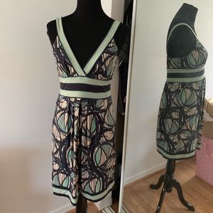 BCBG Maxazria v neck dress size M